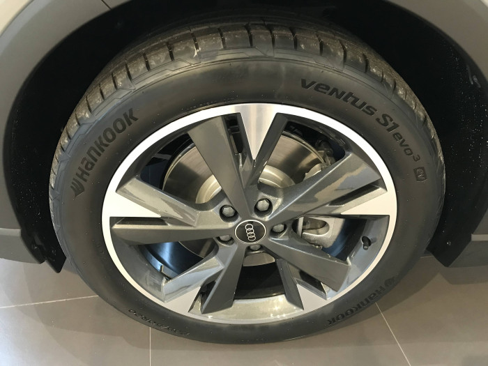 Audi Q4 e-tron 45  / 210kW na operativní leasing