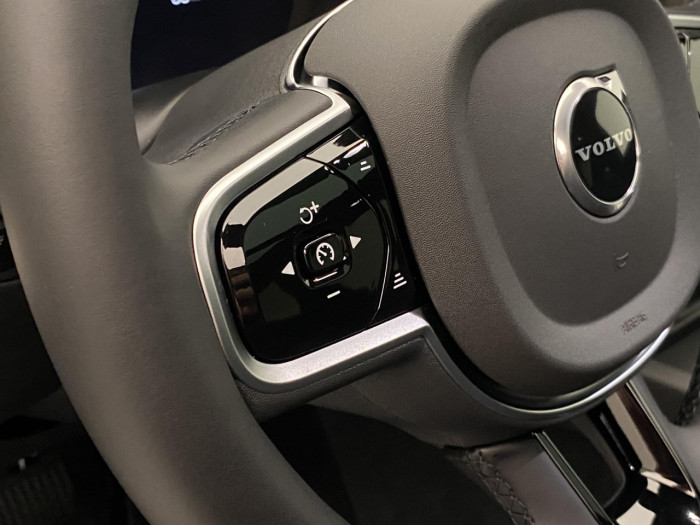 Volvo XC60 T6 AWD AUT DARK PLUS na operativní leasing