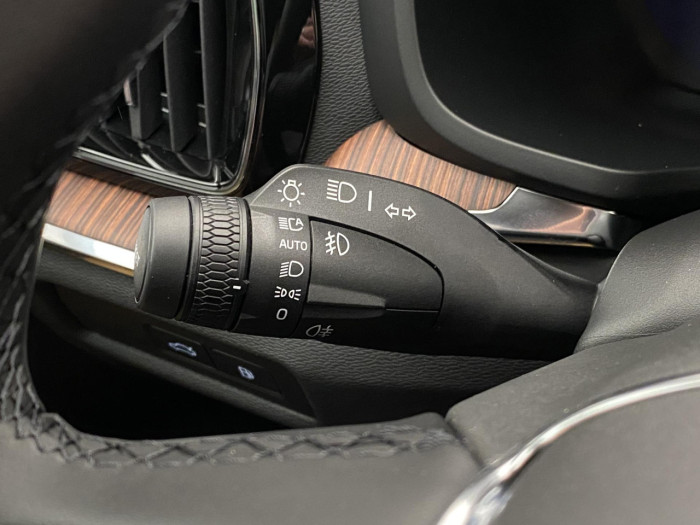 Volvo V60 T6 AWD Plug-in BRIGHT PLUS na operativní leasing