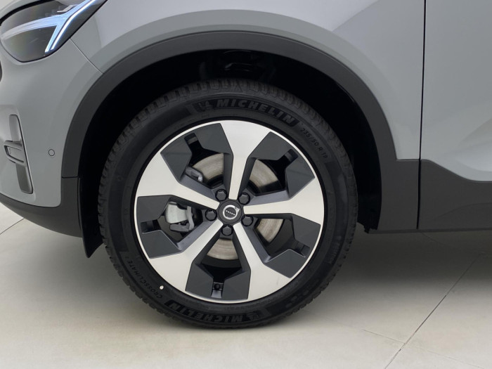 Volvo XC40 B3 AUT DARK PLUS na operativní leasing