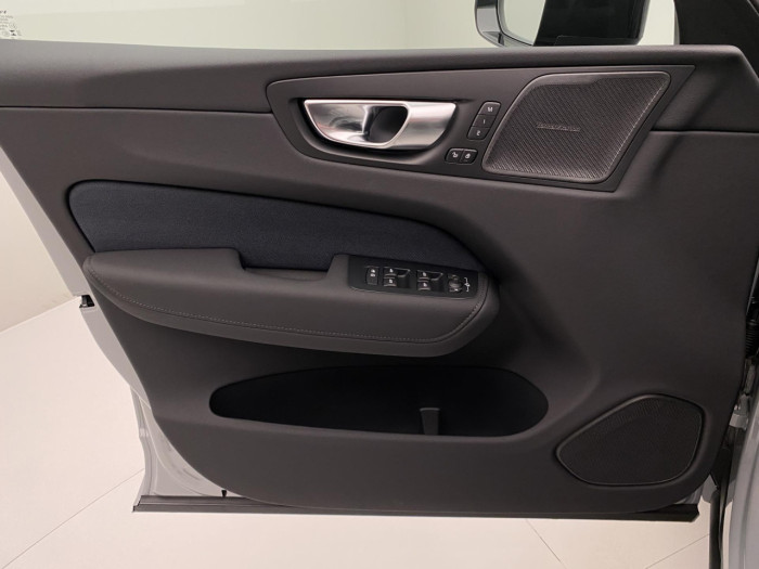 Volvo XC60 T6 AWD AUT DARK PLUS na operativní leasing