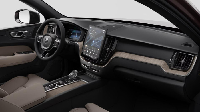 Volvo XC60 B5 AWD AUT DARK PLUS na operativní leasing