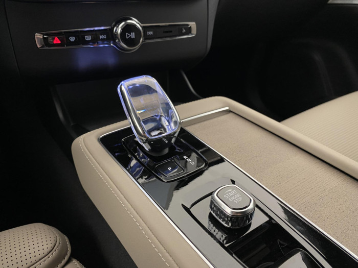 Volvo XC90 T8 AWD RECHARGE BRIGHT PLUS 7m na operativní leasing