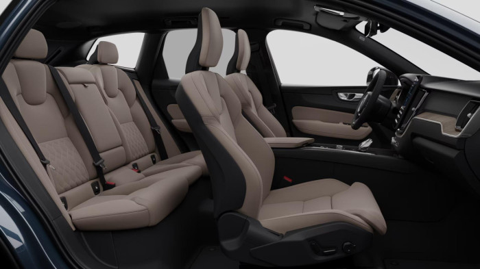 Volvo XC60 B5 AWD AUT DARK PLUS na operativní leasing