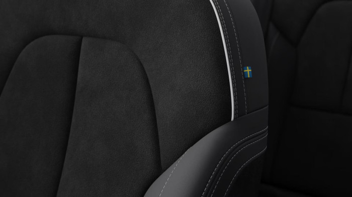Volvo XC40 B3 AUT DARK PLUS na operativní leasing