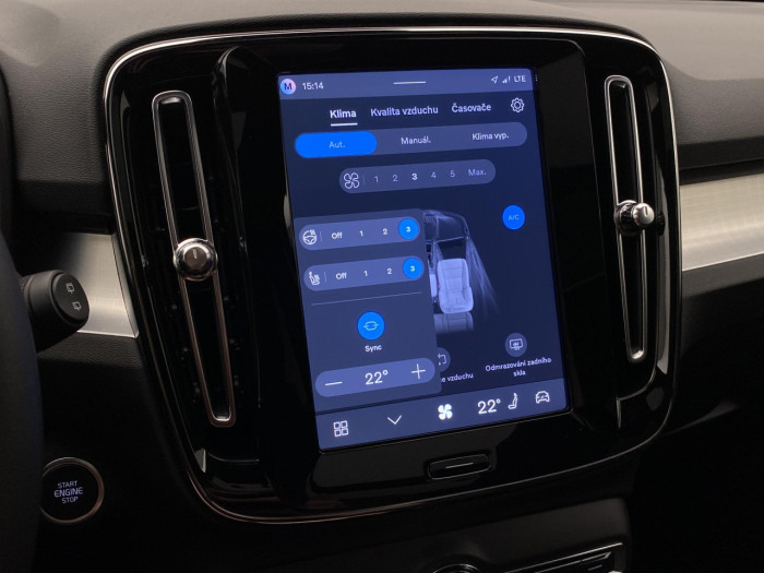 Volvo XC40 B4 AUT DARK PLUS na operativní leasing