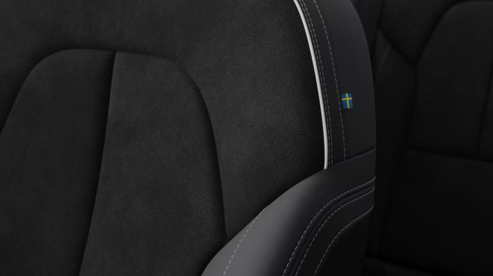 Volvo XC40 B3 AUT DARK PLUS na operativní leasing