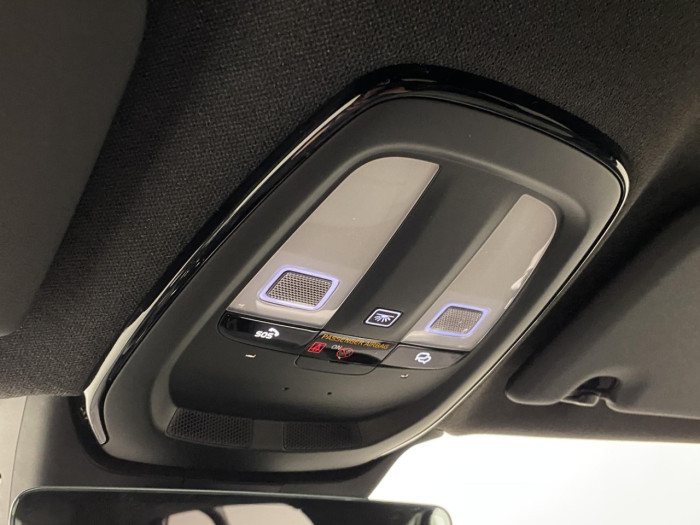 Volvo XC40 B3 AUT DARK PLUS na operativní leasing