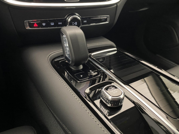 Volvo V60 T6 AWD Plug-in BRIGHT PLUS na operativní leasing