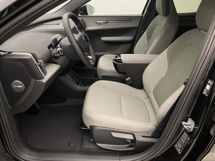 Volvo EX30 PURE ELECTRIC EXTENDED PLUS na operativní leasing