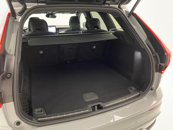 Volvo XC60 T6 AWD AUT DARK PLUS na operativní leasing