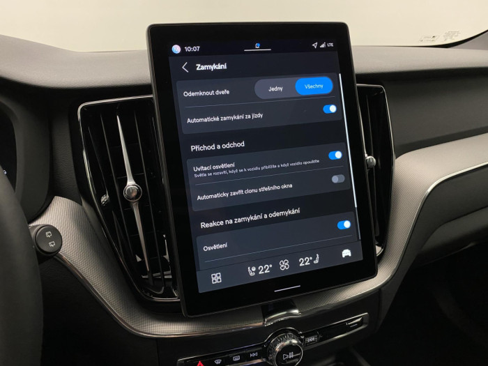 Volvo XC60 T6 AWD AUT PLUS BLACK EDITION na operativní leasing