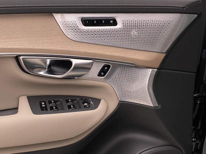 Volvo XC90 B5 AWD AUT DARK PLUS na operativní leasing