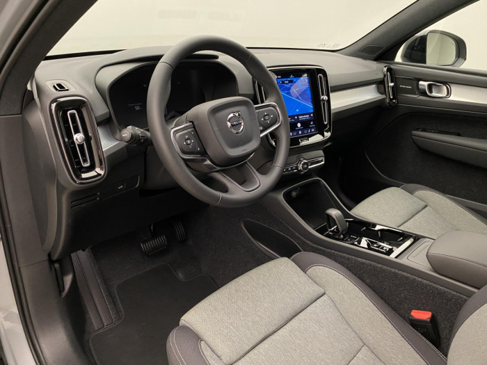Volvo XC40 B3 AUT DARK PLUS na operativní leasing