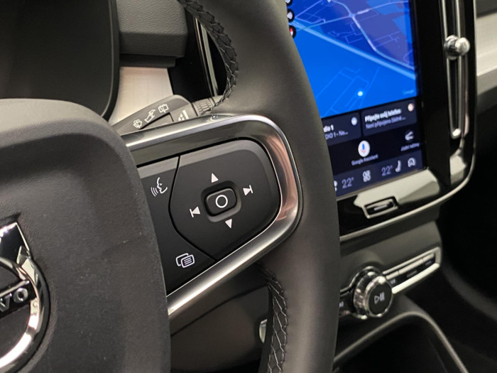 Volvo XC40 B3 AUT DARK PLUS na operativní leasing