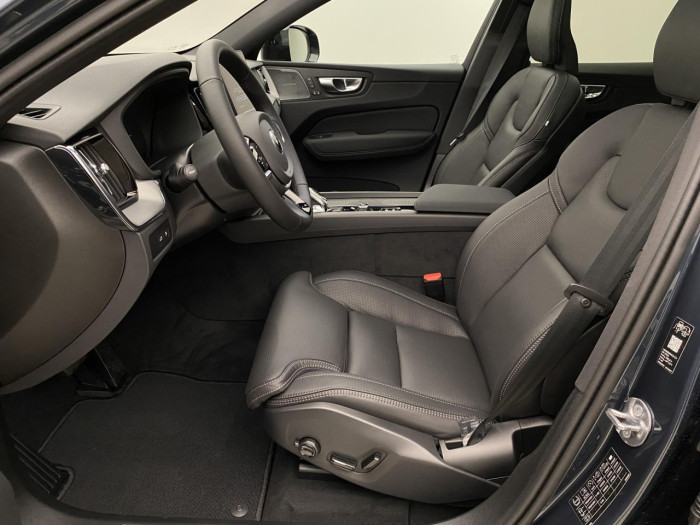 Volvo XC60 T6 AWD AUT PLUS BLACK EDITION na operativní leasing