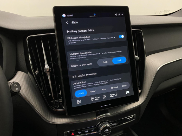 Volvo XC60 T6 AWD AUT PLUS BLACK EDITION na operativní leasing