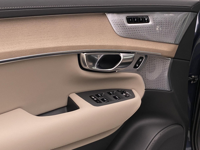 Volvo XC90 B5 AWD AUT DARK PLUS na operativní leasing