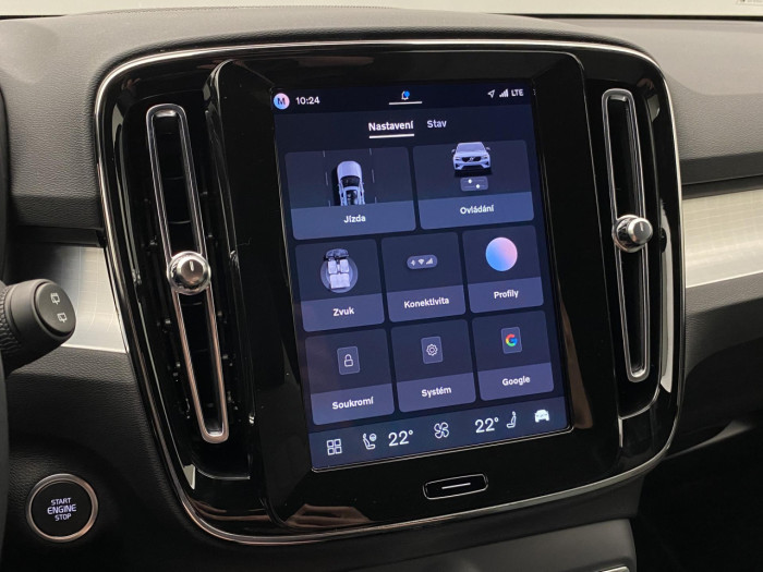Volvo XC40 B3 AUT DARK PLUS na operativní leasing
