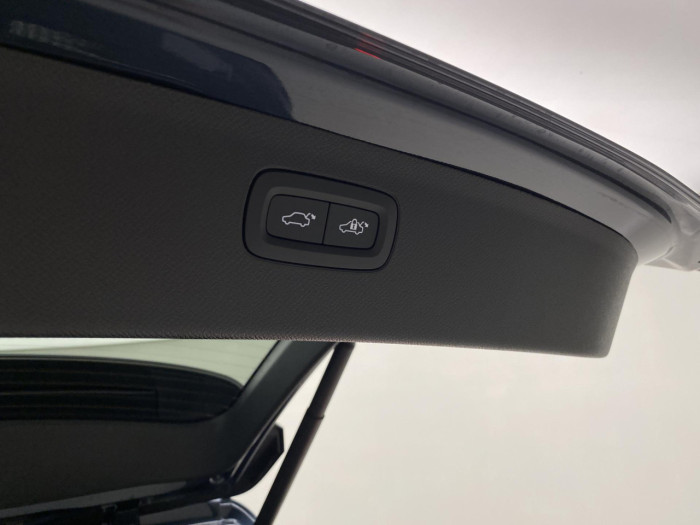 Volvo XC90 B5 AWD AUT DARK PLUS na operativní leasing