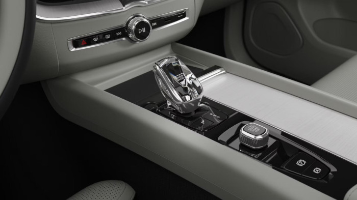 Volvo XC60 B5 AWD AUT DARK PLUS na operativní leasing