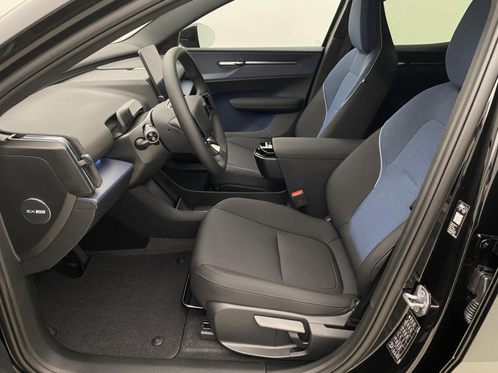 Volvo EX30 BLACK EDITION P5 ELETRIC PLUS na operativní leasing