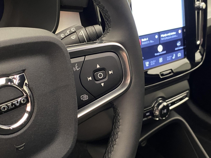 Volvo XC40 B4 AUT DARK PLUS na operativní leasing
