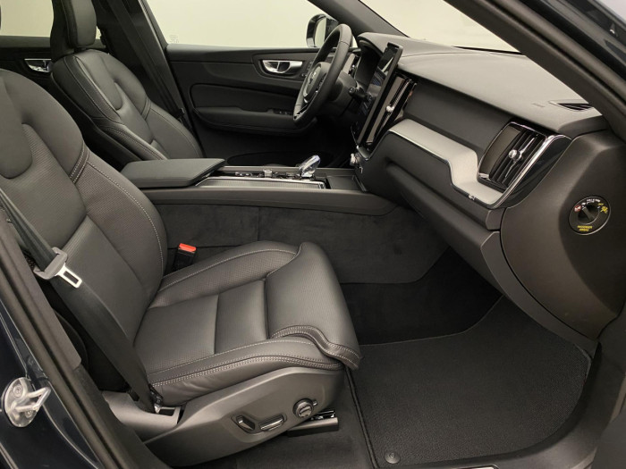 Volvo XC60 T6 AWD AUT PLUS BLACK EDITION na operativní leasing