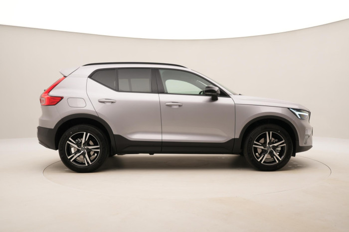 Volvo XC40 B4 AUT DARK PLUS na operativní leasing