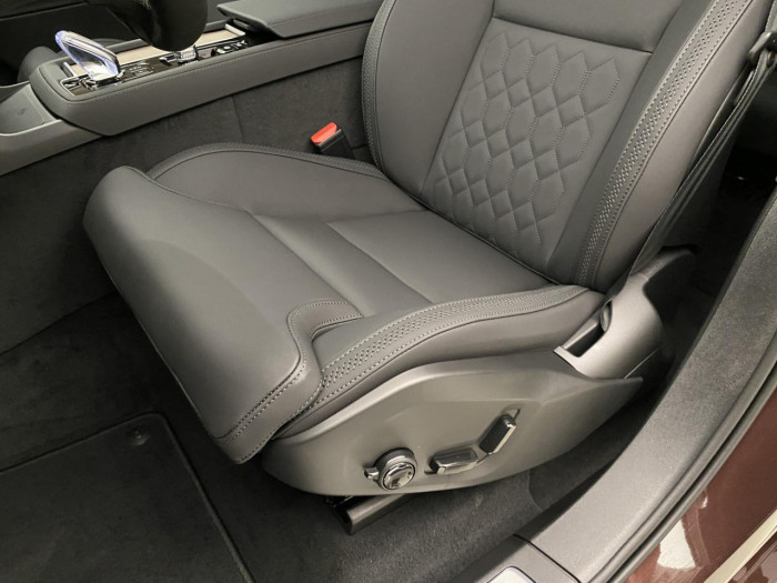 Volvo XC90 T8 AWD RECHARGE BRIGHT PLUS 7m na operativní leasing