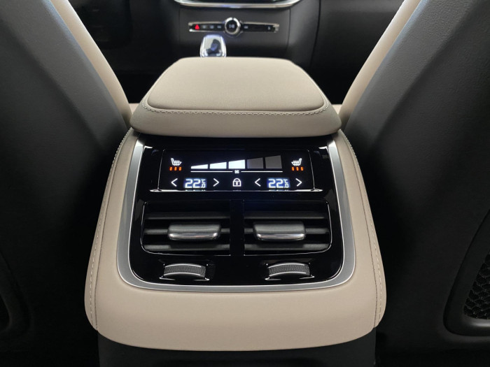 Volvo XC90 T8 AWD RECHARGE BRIGHT PLUS 7m na operativní leasing