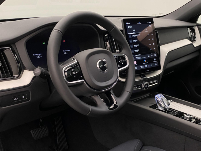 Volvo XC60 T6 AWD AUT DARK PLUS na operativní leasing