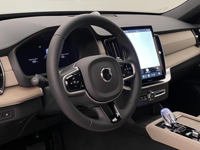 Volvo XC90 T8 AWD RECHARGE BRIGHT PLUS 7m na operativní leasing