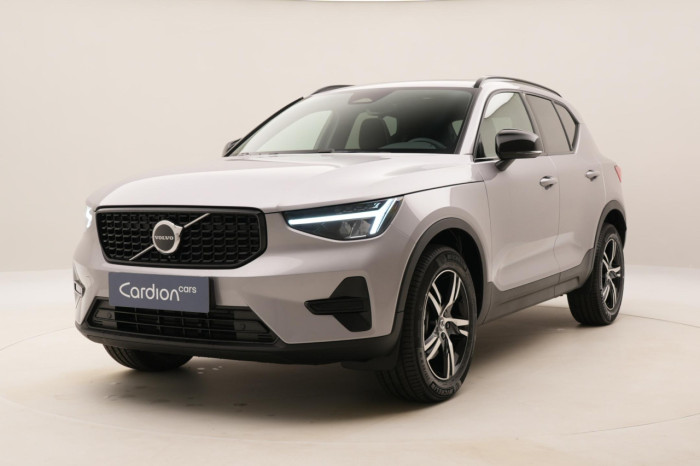 Volvo XC40 B4 AUT DARK PLUS na operativní leasing