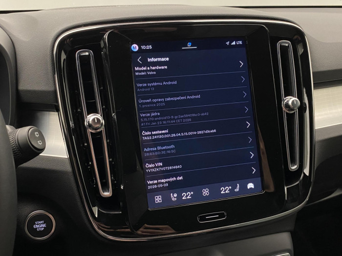 Volvo XC40 B3 AUT DARK PLUS na operativní leasing