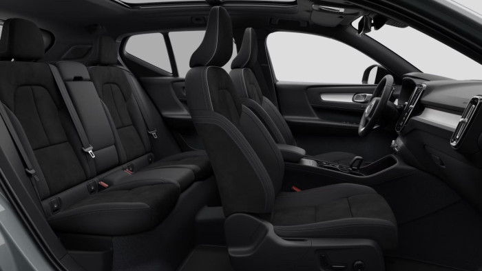 Volvo XC40 B3 AUT DARK PLUS na operativní leasing