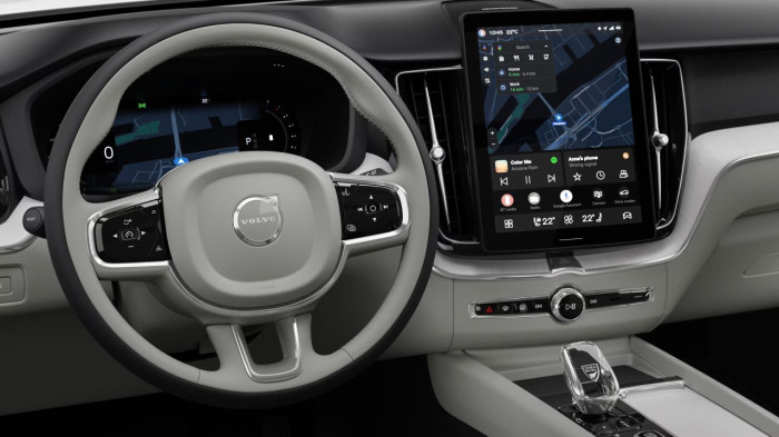 Volvo XC60 B5 AWD AUT DARK PLUS na operativní leasing