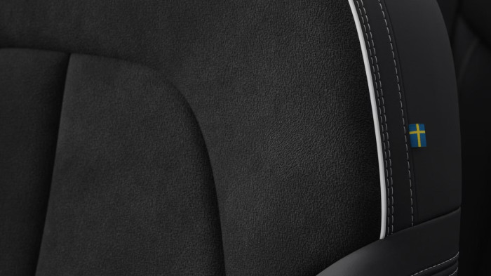 Volvo XC40 B3 AUT DARK PLUS na operativní leasing