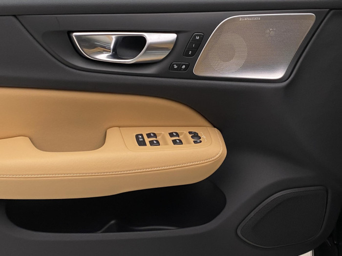 Volvo V60 T6 AWD Plug-in BRIGHT PLUS na operativní leasing