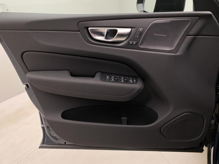 Volvo XC60 T6 AWD AUT PLUS BLACK EDITION na operativní leasing