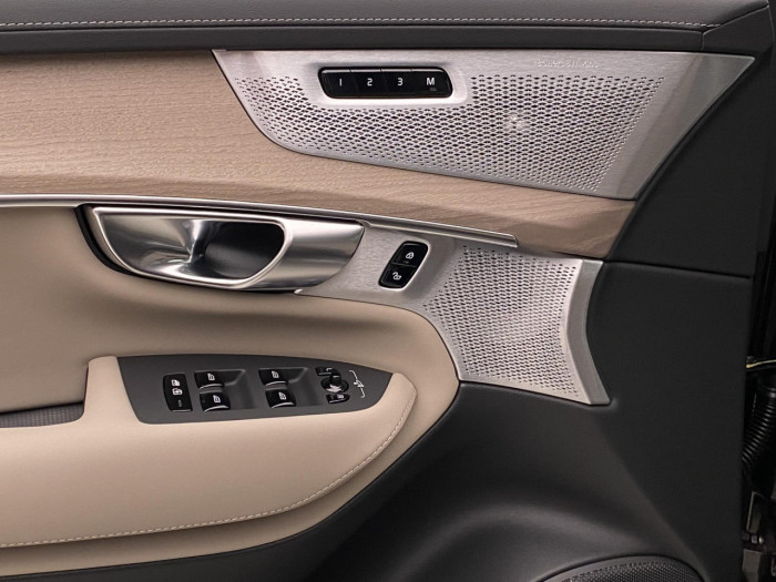 Volvo XC90 T8 AWD RECHARGE BRIGHT PLUS 7m na operativní leasing