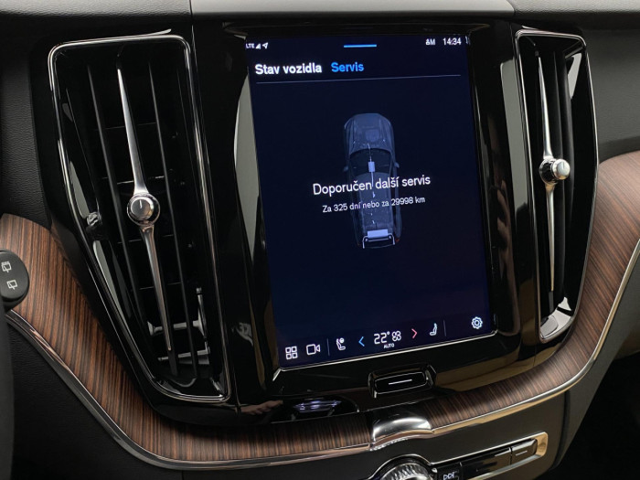 Volvo XC60 B5 AWD AUT DARK PLUS na operativní leasing