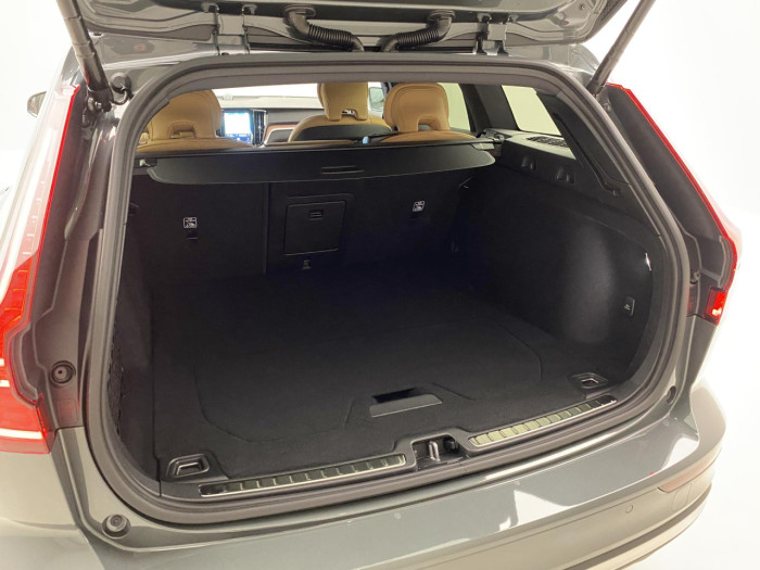 Volvo V60 T6 AWD Plug-in BRIGHT PLUS na operativní leasing