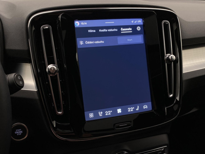 Volvo XC40 B4 AUT DARK PLUS na operativní leasing