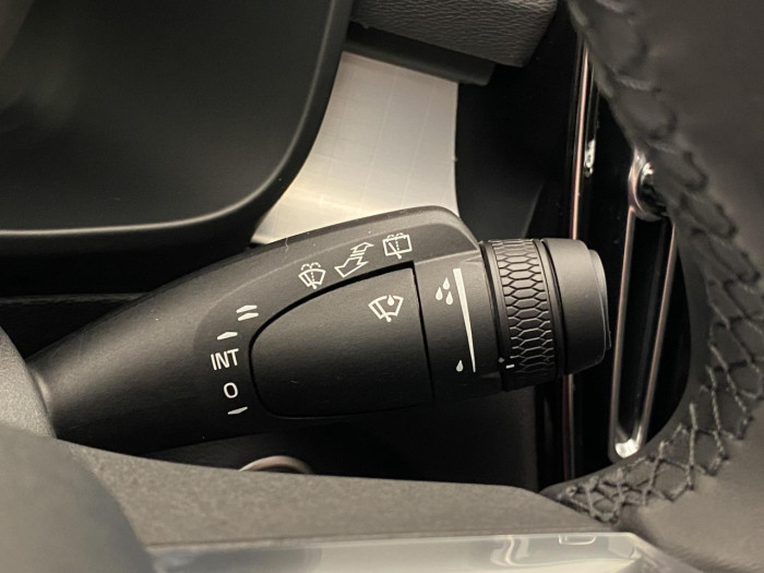 Volvo XC40 B4 AUT DARK PLUS na operativní leasing