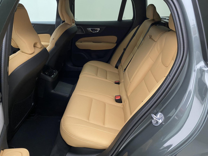 Volvo V60 T6 AWD Plug-in BRIGHT PLUS na operativní leasing