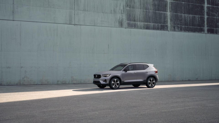 Volvo XC40 B3 AUT DARK PLUS na operativní leasing