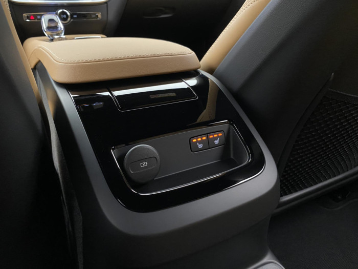 Volvo V60 T6 AWD Plug-in BRIGHT PLUS na operativní leasing