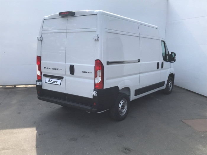 Peugeot Boxer Furgon 3300 L2H2 2,2 BlueHDi MAN6 / 103kW na operativní leasing
