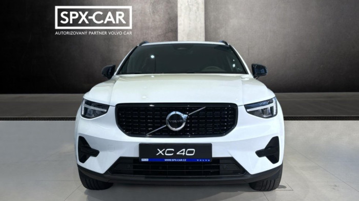 Volvo XC40 CORE, B3 FWD, 120+10 kW / 163+14 HP na operativní leasing